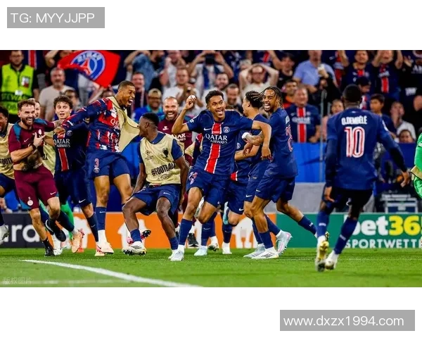 巴黎圣曼与圣埃蒂安激战正酣谁能在法甲赛场笑到最后